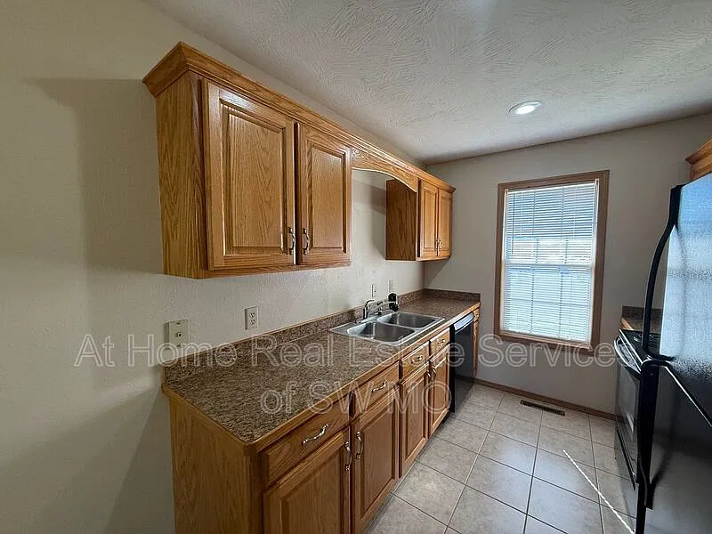 2 bed, 2.0 bath, 1200 sqft, $1,130 — Photo 4
