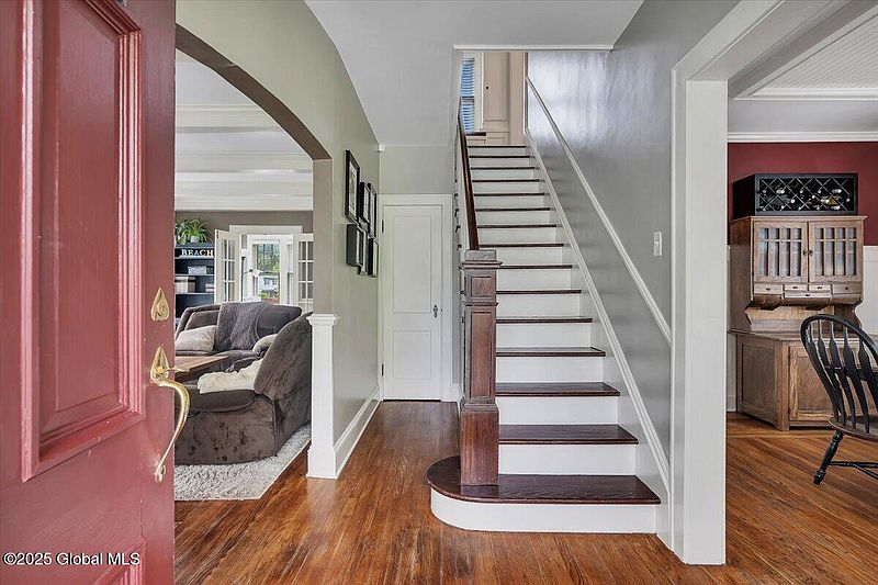 5th image of 540 Kenwood Avenue