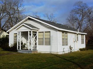 104 N Grohmann St, Weimar, TX 78962