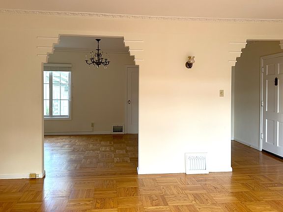 5th image of 1224 Willard St