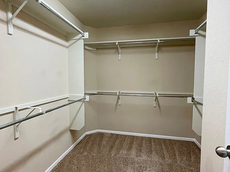 376 Spruce Dr — Photo 9
