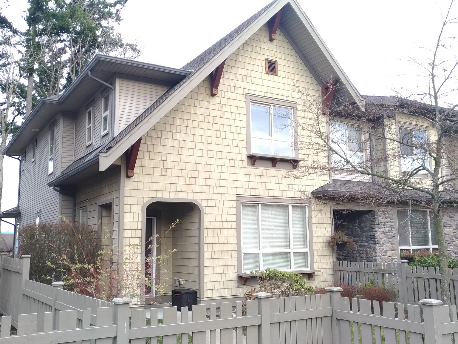 4 bed, 3.5 bath, 1950 sqft, $3,700 — Photo 1