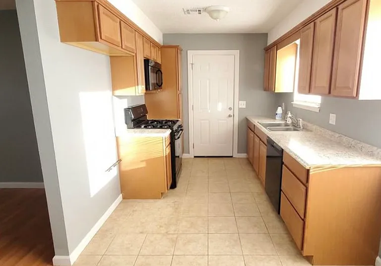 628 N Dallas Ave — Photo 10