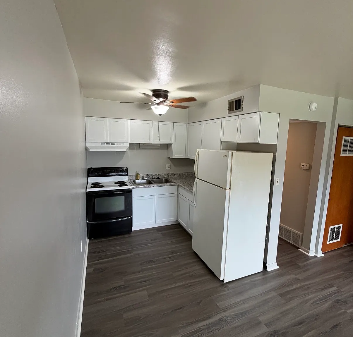2 bed, 600 sqft, $1,200 — Photo 2