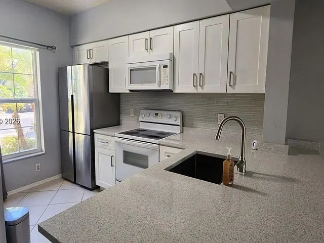 211 Mallory Ct — Photo 2