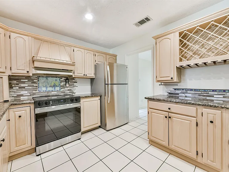 807 Stadium Cir — Photo 12