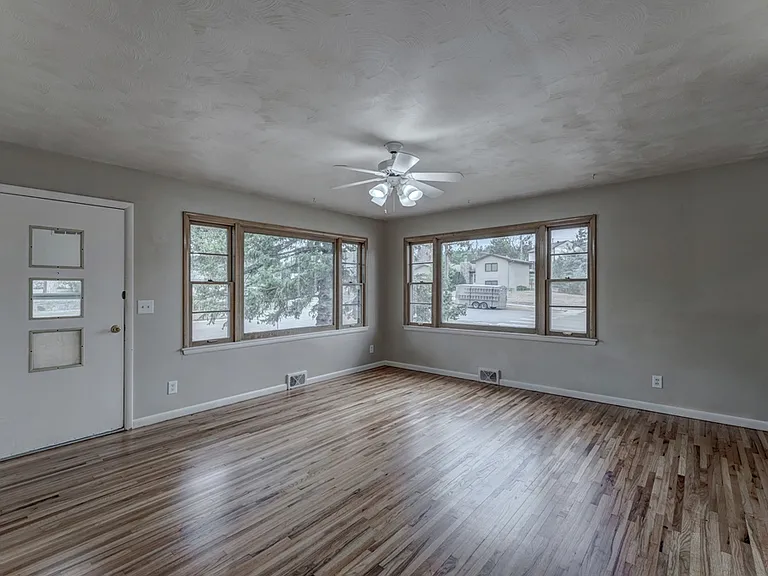 4633 Capitol St — Photo 10