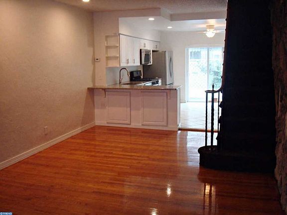 3rd image of 2408 S Sartain St