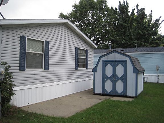 3rd image of 74 Robinson Dr