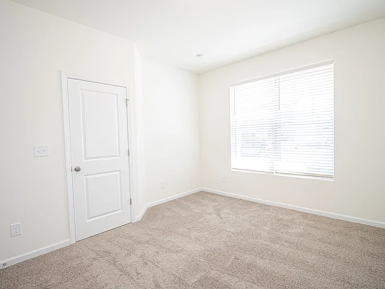 1528 Felthorpe Way — Photo 4