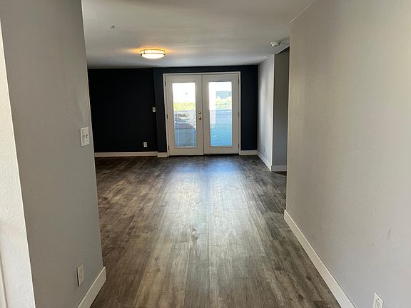 4th image of 7044 Hawthorn Ave