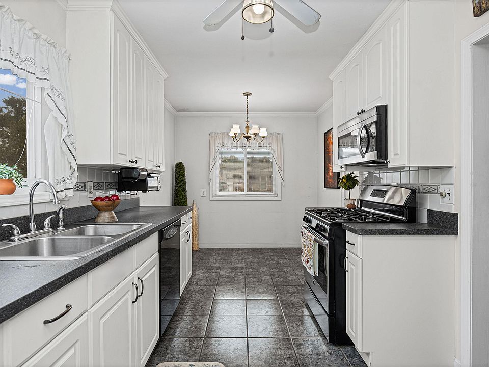 22609 Lake Dr, photo 9