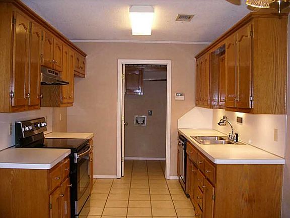 4th image of 406 Crestview Dr