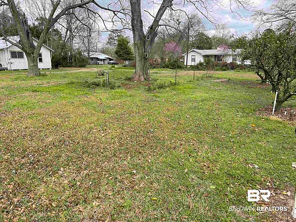 2nd image of 2110 Cypress St S