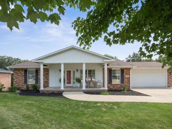 1018 1st St SW, Dyersville, IA 52040