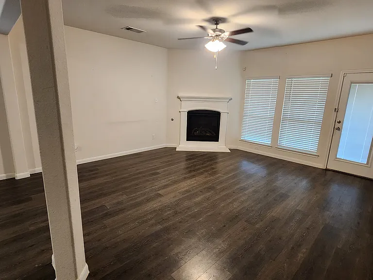 3904 Oak Creek Cir — Photo 26