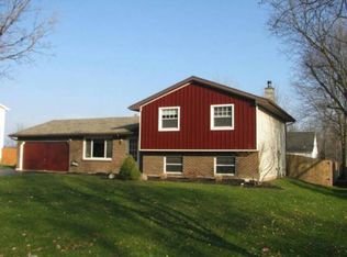 5909 Marion Dr, Lockport, NY 14094