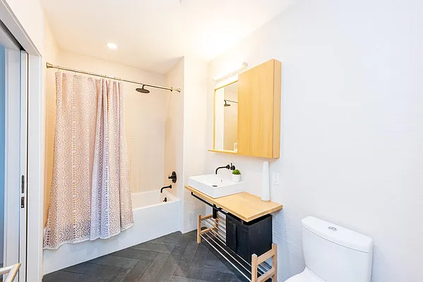 Rented by WIRE International Realty | media 11