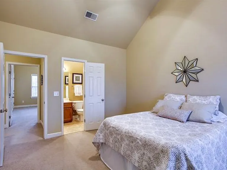 3043 Newport Valley Cir — Photo 14