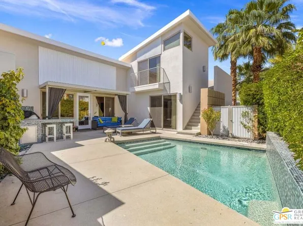 914 S Oceo Cir, Palm Springs, CA 92264