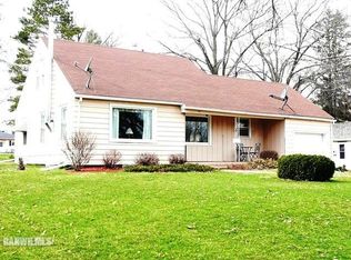601 S Washington St, Lena, IL 61048