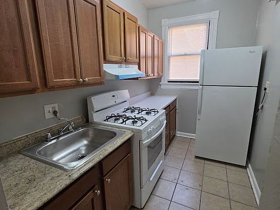 4th image of 129 Webster St NW APT 4