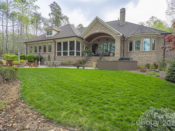 4th image of 716 Scout Rd