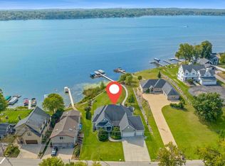 712 Kopmeier Dr, Pewaukee, WI 53072