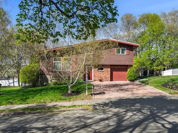 4 Belleair Dr, Swampscott, MA 01907
