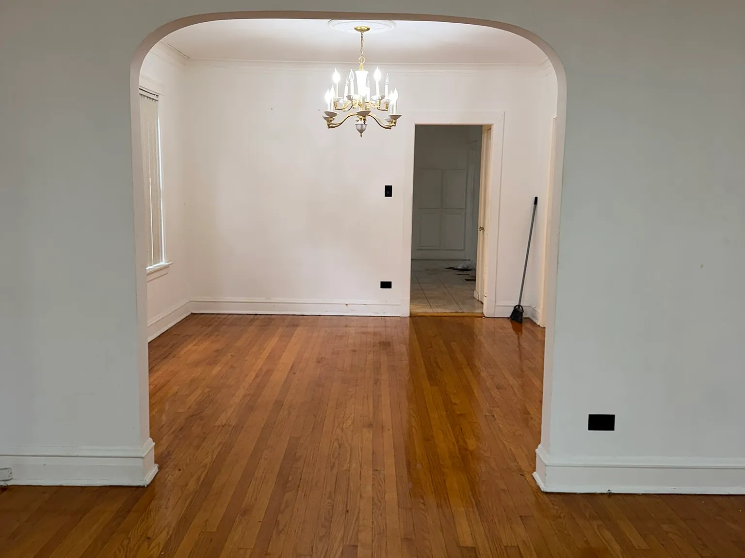 3 bed, 1100 sqft, $2,100 — Photo 3