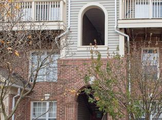 2295 Village Crossing Rd APT 302, Falls Church, VA 22043