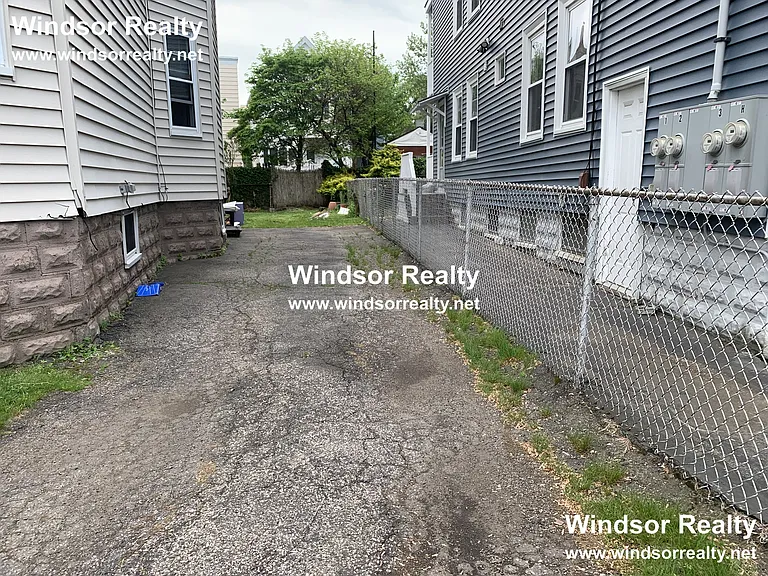 Lincoln Pkwy — Photo 23
