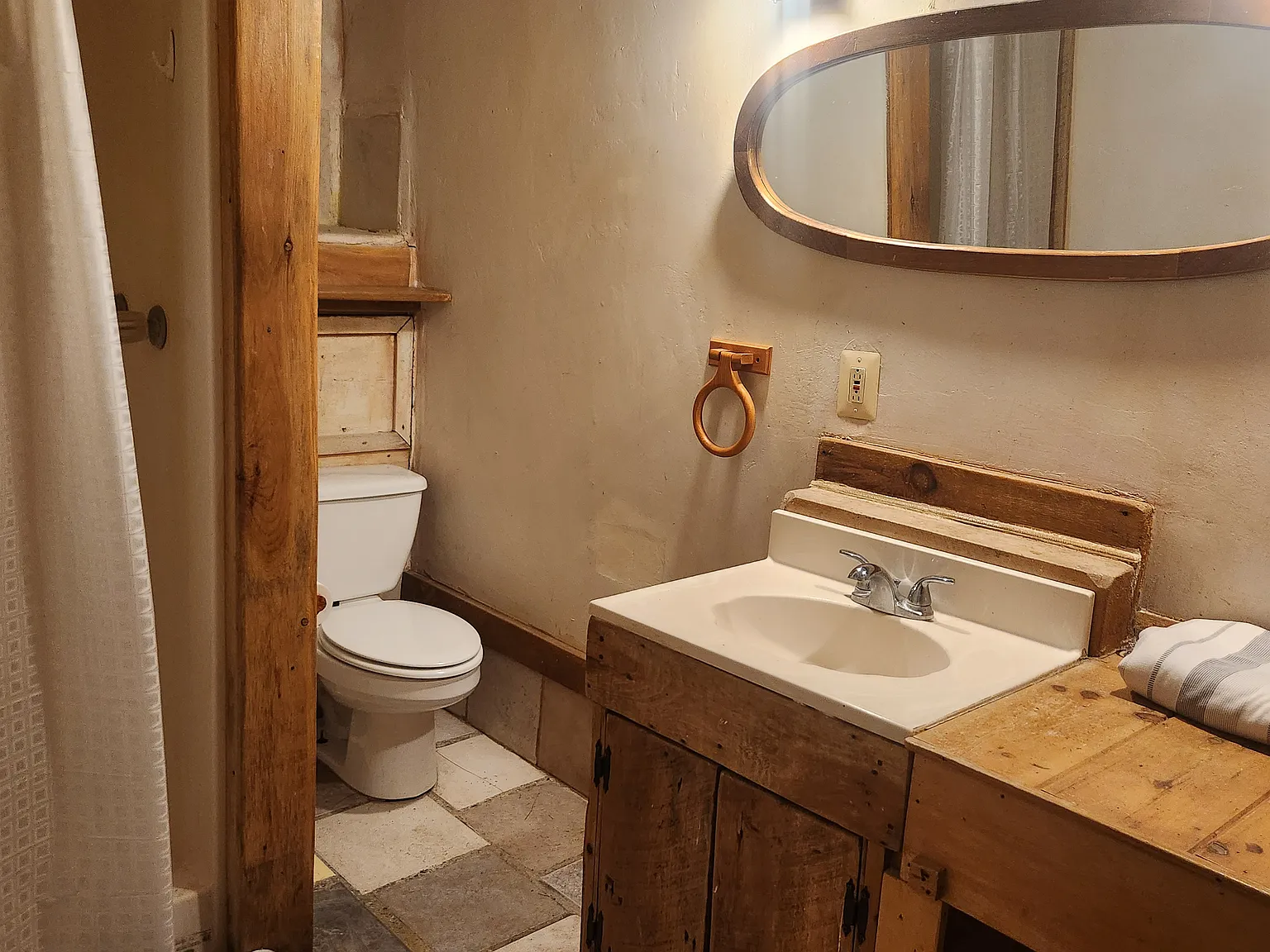 Studio, 600 sqft, $850 — Photo 3