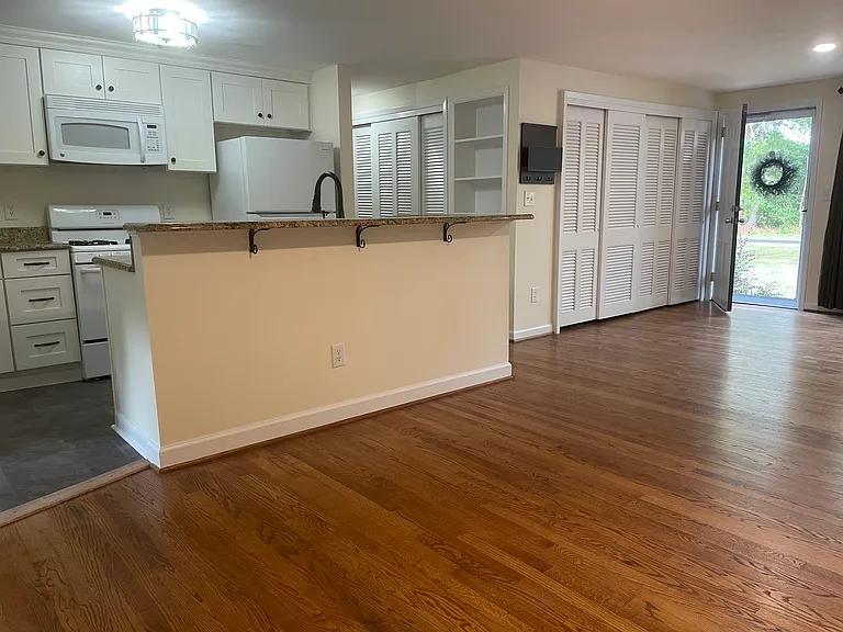 740 Fairway Dr — Photo 4