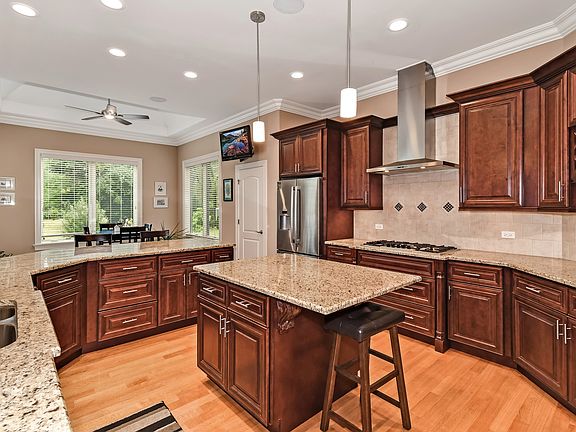3rd image of 408 Blackhawk Dr