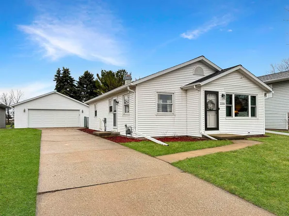 2233 Allerton Dr, Oshkosh, WI 54904