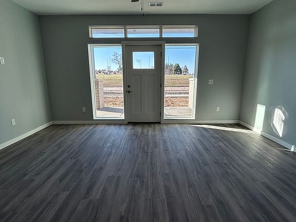 5th image of 2724 Silver St #102