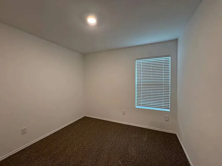 1330 Mosely Cir — Photo 4