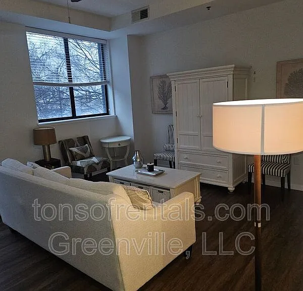 100 E Washington St #26 — Photo 8