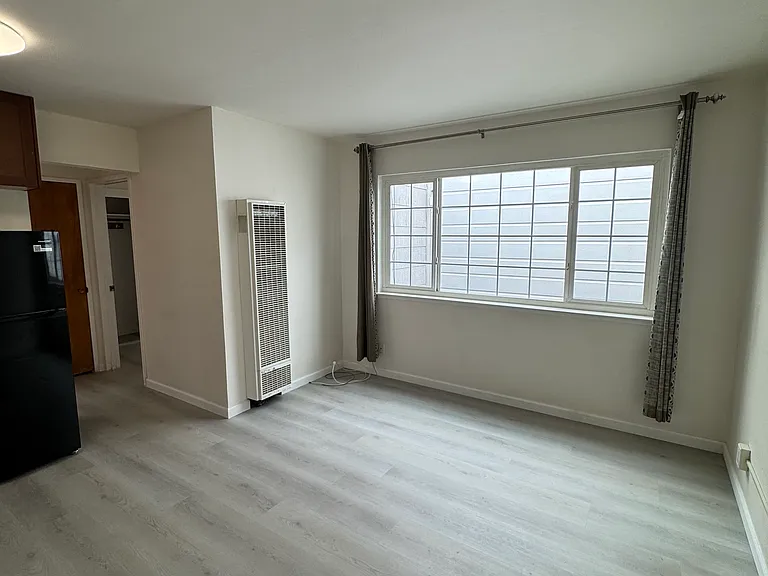 438 12th Ave #5 — Photo 4