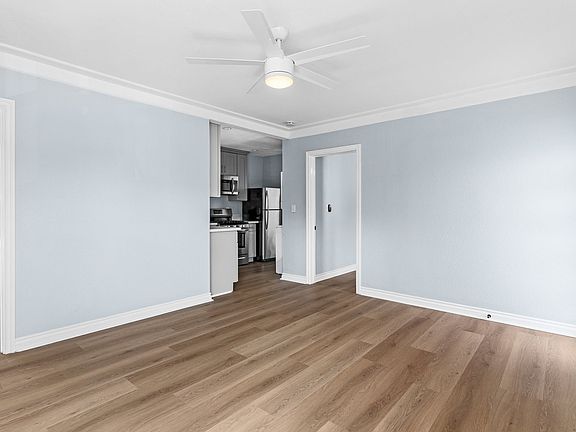 3rd image of 526 Lime Ave #528-1/2