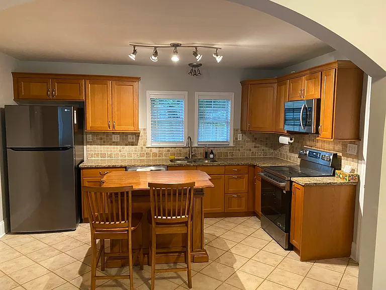 1323 Carolyn Dr — Photo 3
