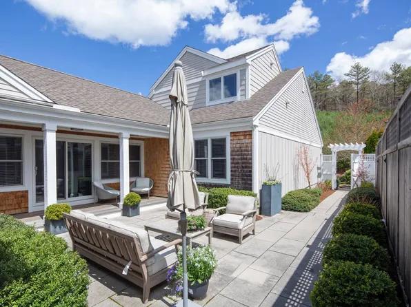76 Conifer Hl, Plymouth, MA 02360