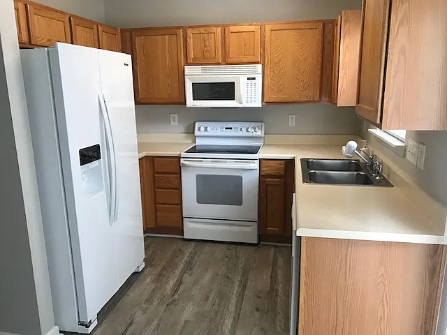 2022 McNeil Paper Ct — Photo 4