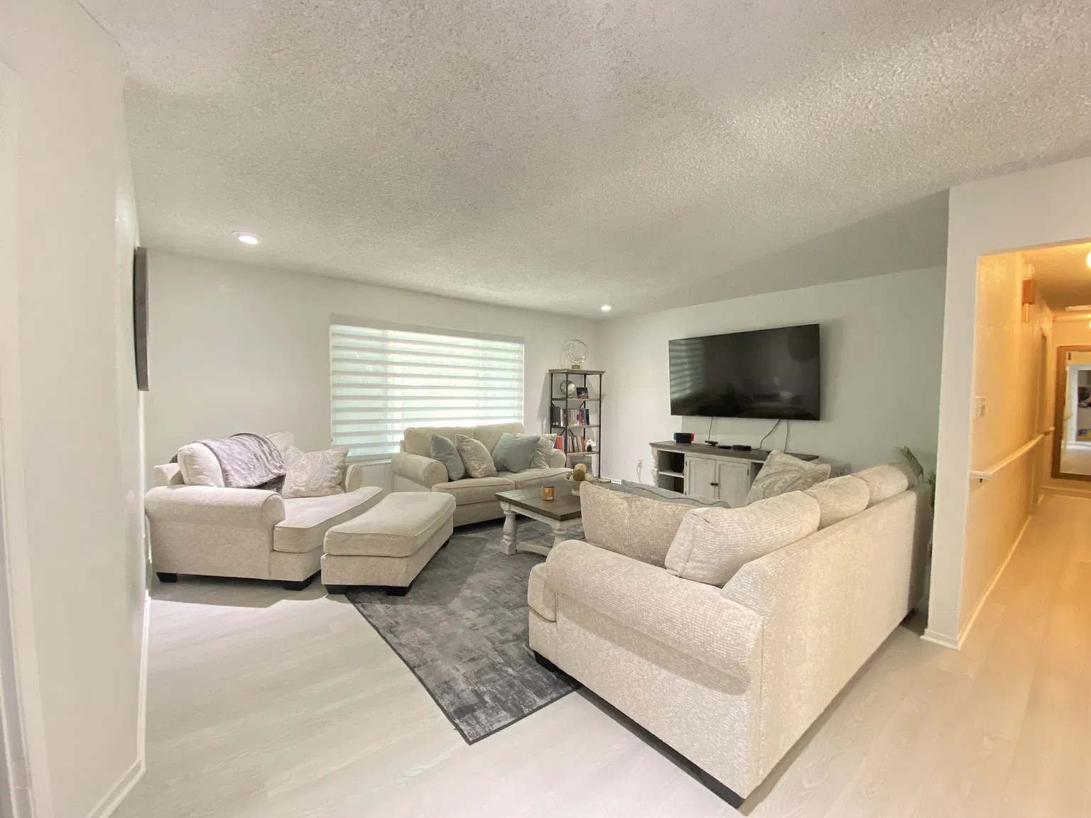 4 bed, 1947 sqft, $2,700 — Photo 2