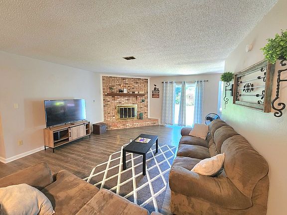 4th image of 915 N 72nd Ave