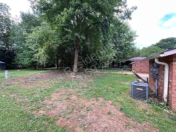3rd image of 4928 Malibu Dr