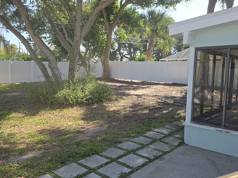 138 Flamingo Dr — Photo 13