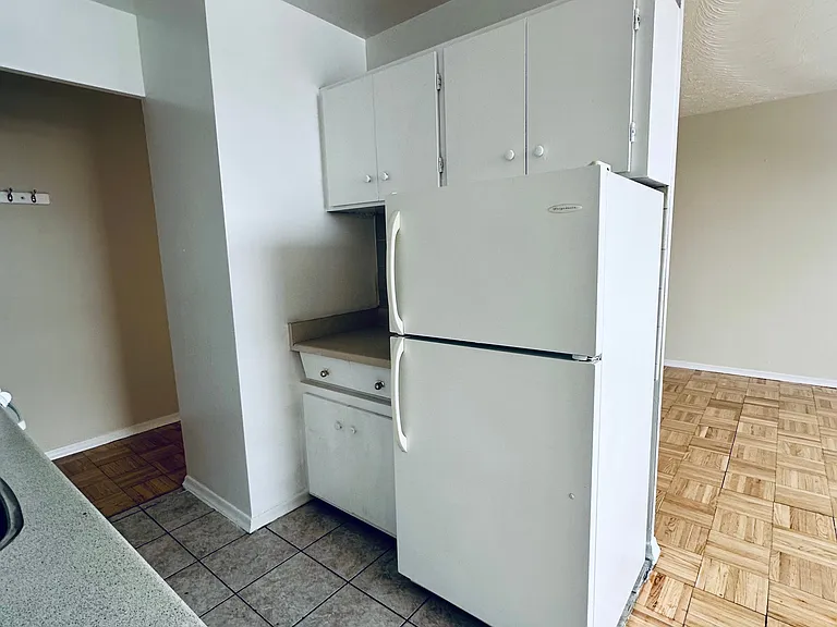 1728 Lawrence Ave W — Photo 15
