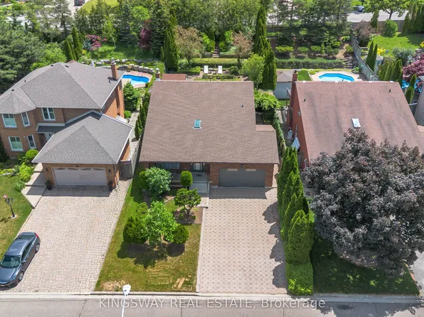 56 Ben Tirran Cres, Hamilton, ON L8G 4V7